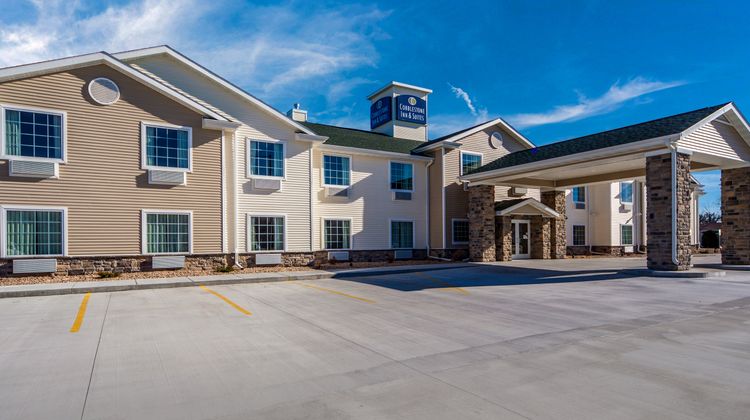 Cobblestone Inn & Suites Exterior