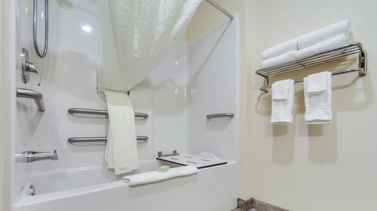 Cobblestone Inn & Suites Room