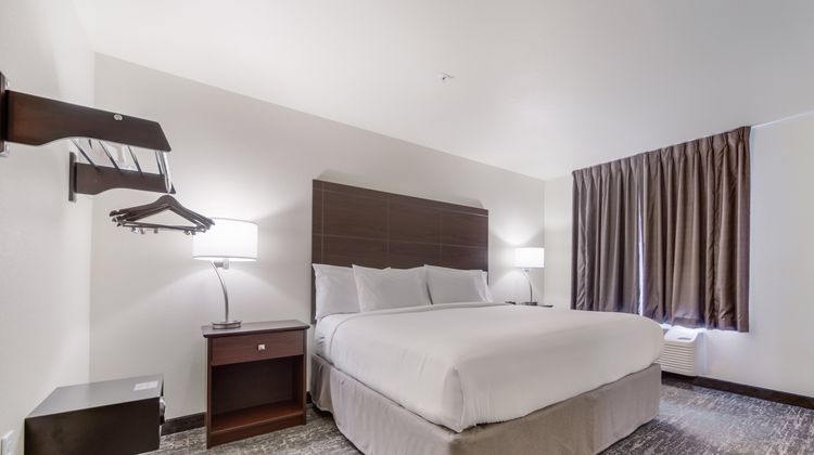 Cobblestone Inn & Suites Suite