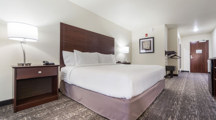 Cobblestone Inn & Suites Room
