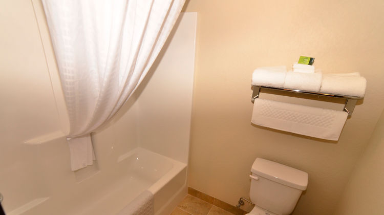 Cobblestone Inn & Suites Holstein Room
