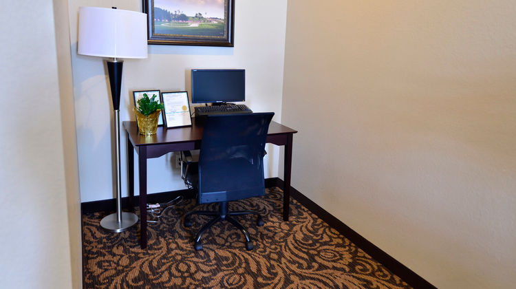 Cobblestone Inn & Suites Holstein Lobby