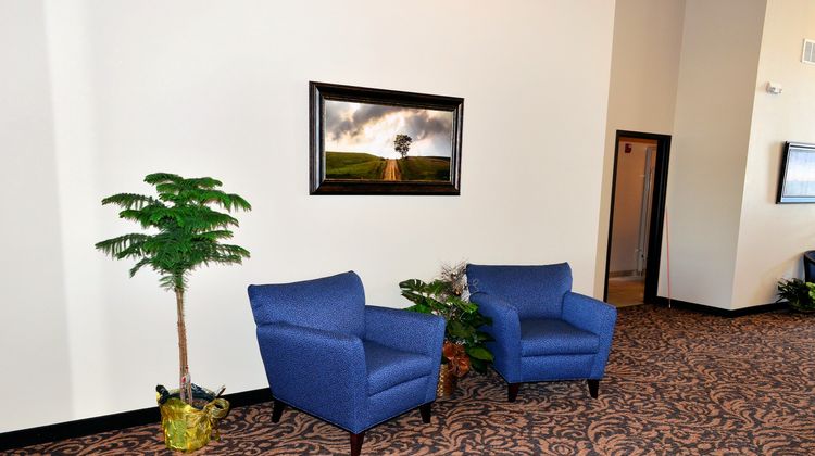 Cobblestone Inn & Suites Holstein Lobby