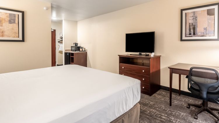 Cobblestone Inn & Suites Room