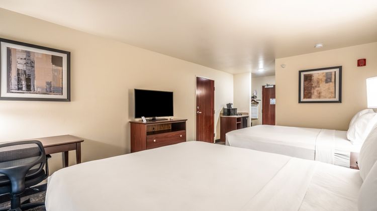 Cobblestone Inn & Suites Room