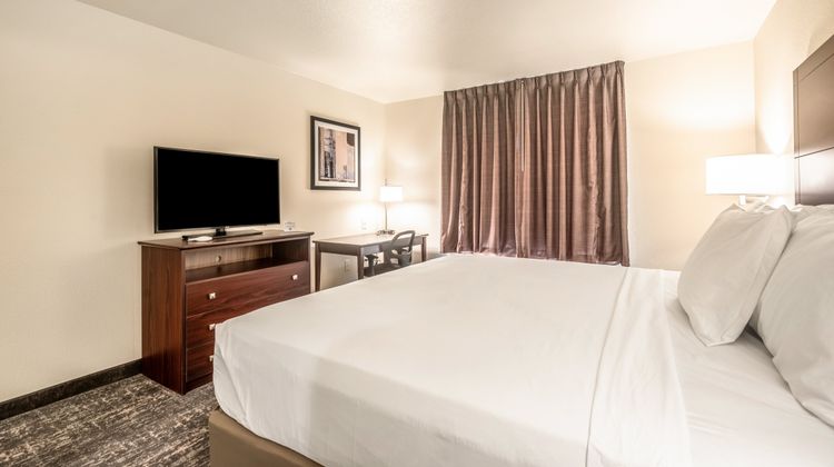 Cobblestone Inn & Suites Room