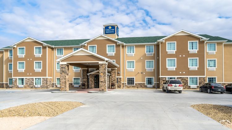 Cobblestone Inn & Suites Exterior