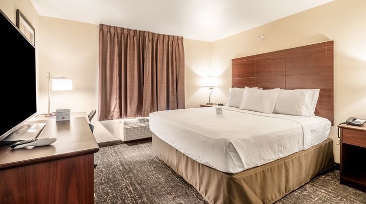 Cobblestone Inn & Suites Suite
