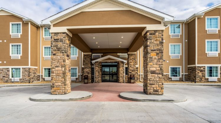 Cobblestone Inn & Suites Exterior