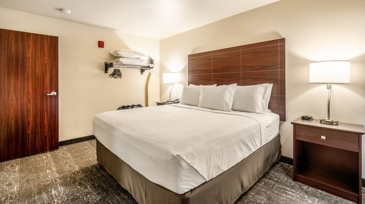 Cobblestone Inn & Suites Suite