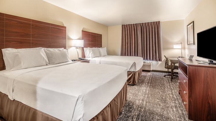 Cobblestone Inn & Suites Room