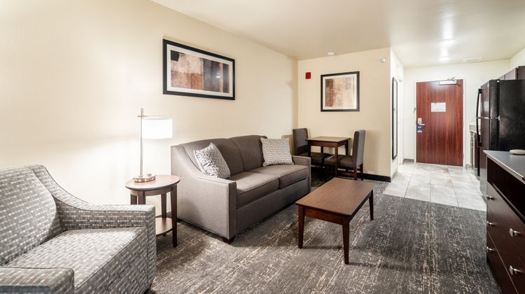 Cobblestone Inn & Suites Suite