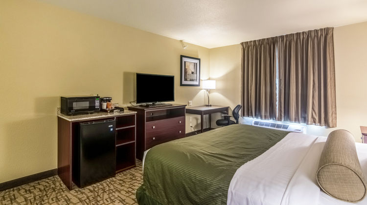 Cobblestone Inn & Suites Lakin Room