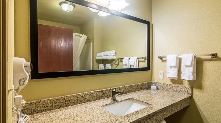 Cobblestone Inn & Suites Lakin Room