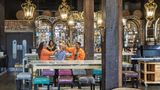 Signature Lux Hotel by ONOMO, Waterfront Restaurant