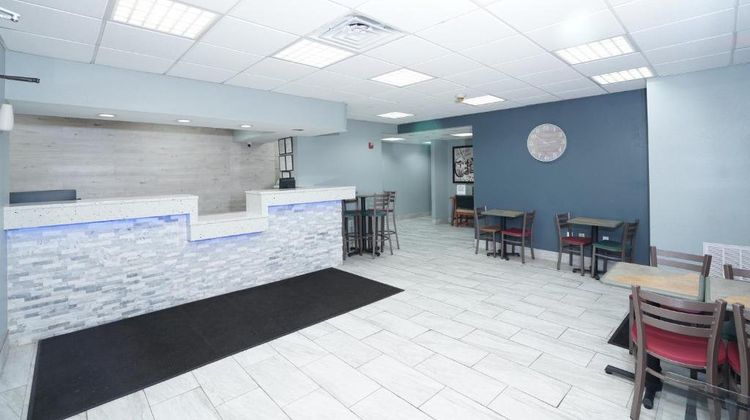 Red Carpet Inn & Suites Newnan Lobby