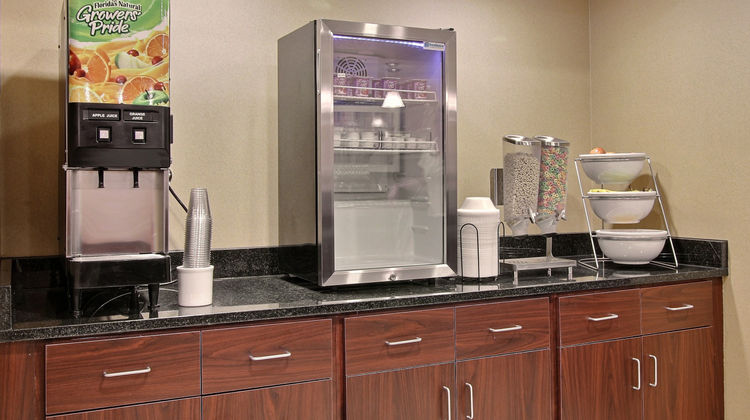 Cobblestone Inn & Suites of Linton Restaurant