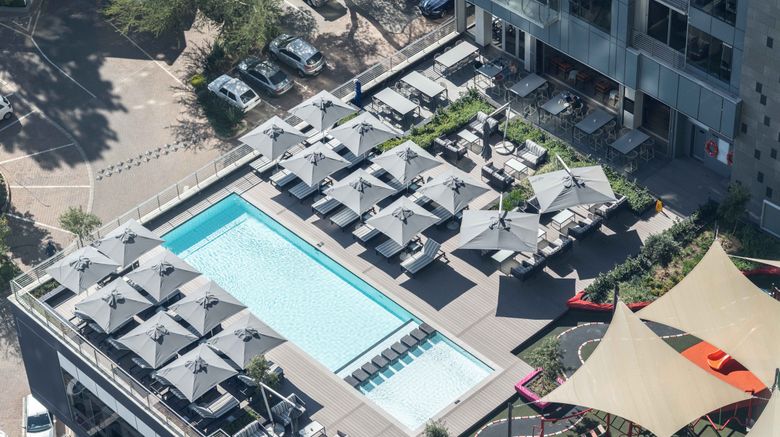 <b>@Sandton Hotel Pool</b>. Images powered by <a href="https://www.leonardoworldwide.com/" title="Leonardo Worldwide" target="_blank">Leonardo</a>.