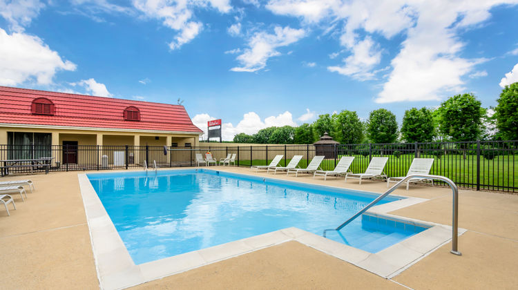 Red Roof Inn Staunton Pool