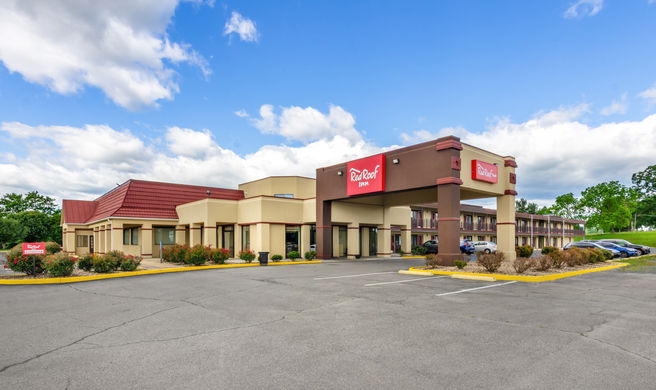 Red Roof Inn Staunton Exterior