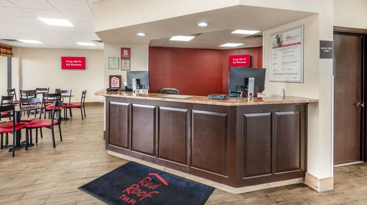 Red Roof Inn Staunton Lobby