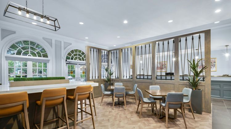 Marriott's Manor Club at Ford's Colony Lobby