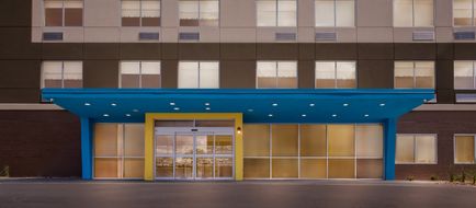 Tru by Hilton Kansas City Airport Exterior