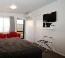Brooklyn Motor Lodge, Hamilton Room