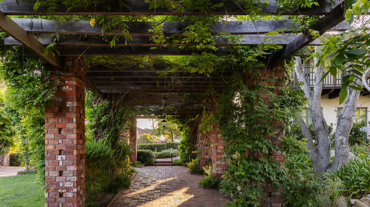 El Encanto Exterior