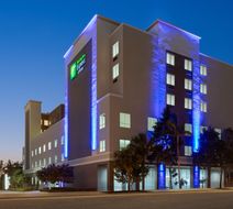 Holiday Inn Express & Sts Dania Beach Exterior