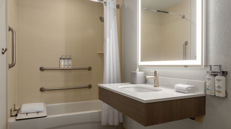 <b>Holiday Inn Express & Sts Dania Beach Room</b>. Images powered by <a href="https://www.leonardoworldwide.com/" title="Leonardo Worldwide" target="_blank">Leonardo</a>.