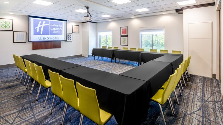 Holiday Inn Express & Suites Thornton Meeting