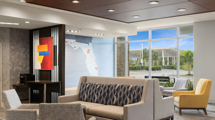 Holiday Inn Express & Suites Tampa Exterior