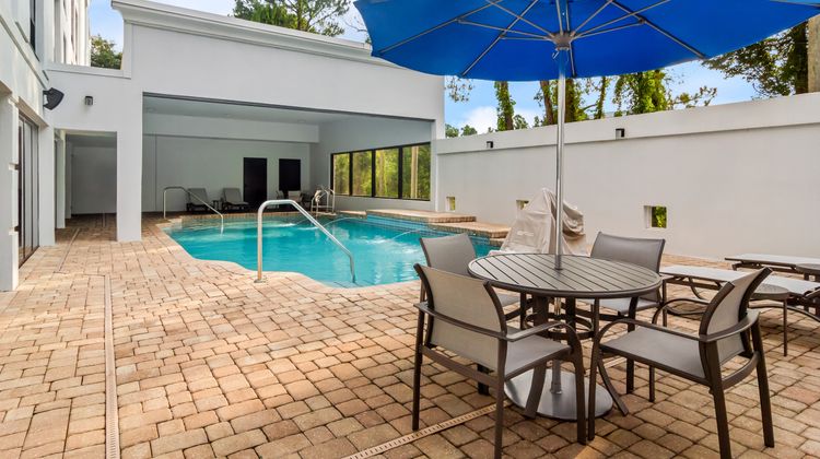 Holiday Inn Express & Stes Med Ctr Area Pool