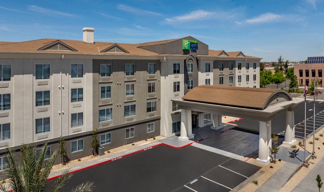Holiday Inn Express Hotel & Suites Exterior