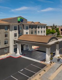 Holiday Inn Express Hotel & Suites