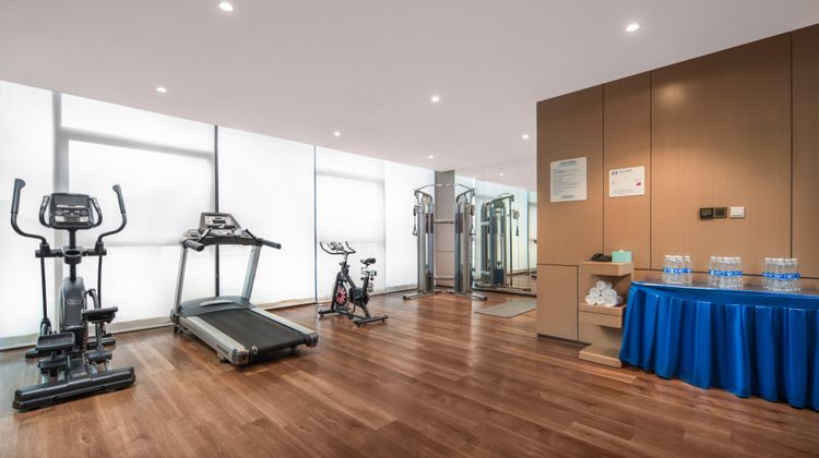 Holiday Inn Express Shenzhen Longhua Health Club