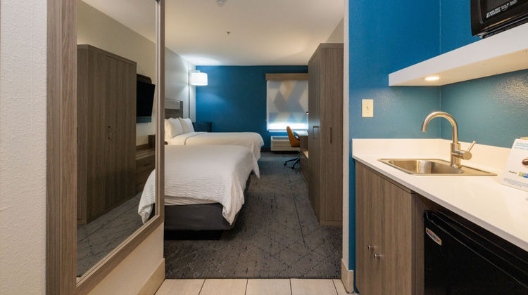 Holiday Inn Express & Suites Berkeley Room