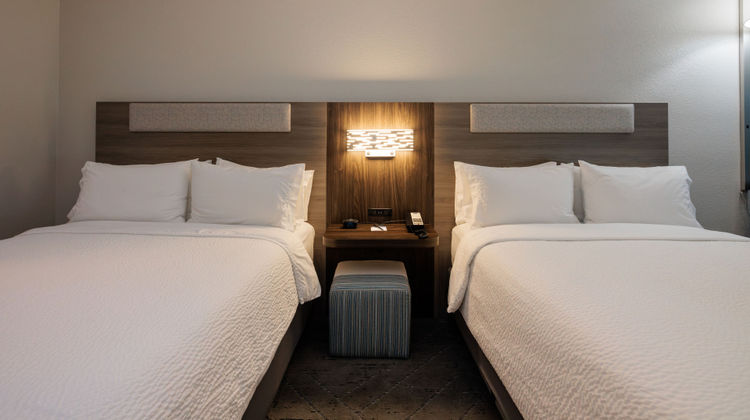 Holiday Inn Express & Suites Berkeley Room