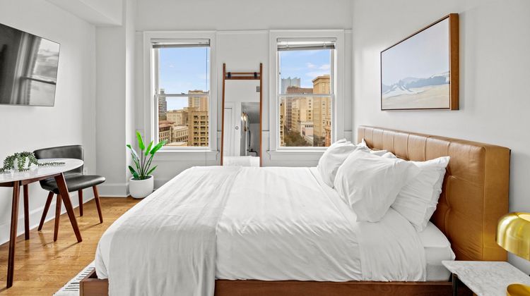 The Maverick by Placemakr Room
