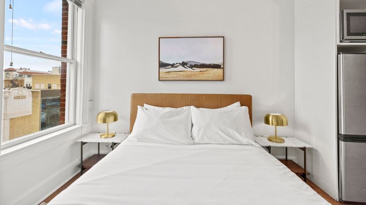 The Maverick by Placemakr Room