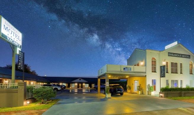 Breakout Motel Exterior