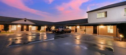 Breakout Motel Exterior