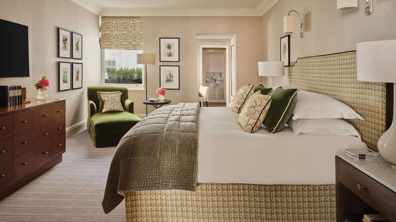 <b>Rocco Forte Brown's Hotel Suite</b>. Images powered by <a href="https://www.leonardoworldwide.com/" title="Leonardo Worldwide" target="_blank">Leonardo</a>.