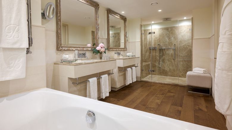 <b>Rocco Forte Brown's Hotel Suite</b>. Images powered by <a href="https://www.leonardoworldwide.com/" title="Leonardo Worldwide" target="_blank">Leonardo</a>.