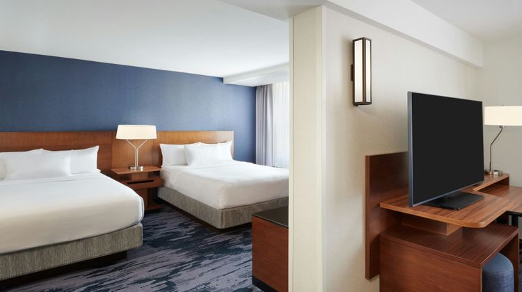 Fairfield Inn & Suites Calgary Downtown Suite