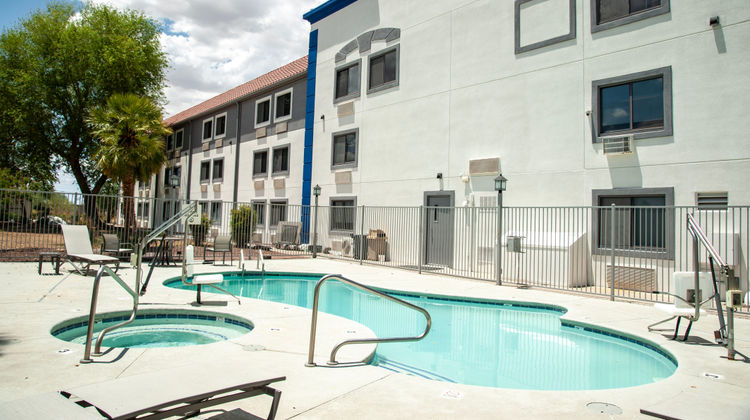 Holiday Inn Express Tucson Airport Pool