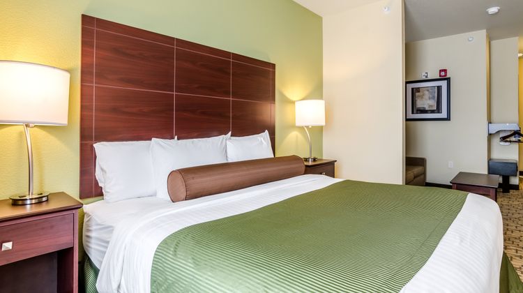 Cobblestone Hotel & Suites McCook Suite