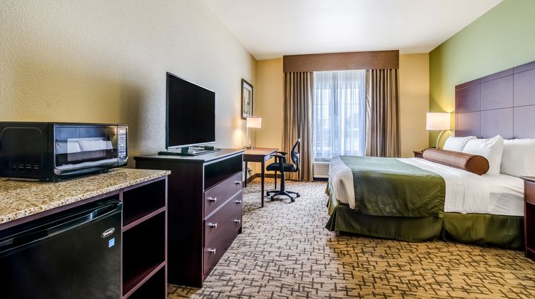 Cobblestone Hotel & Suites McCook Suite