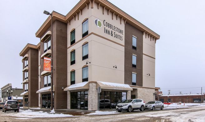 Cobblestone Inn & Suites Menomonie Exterior